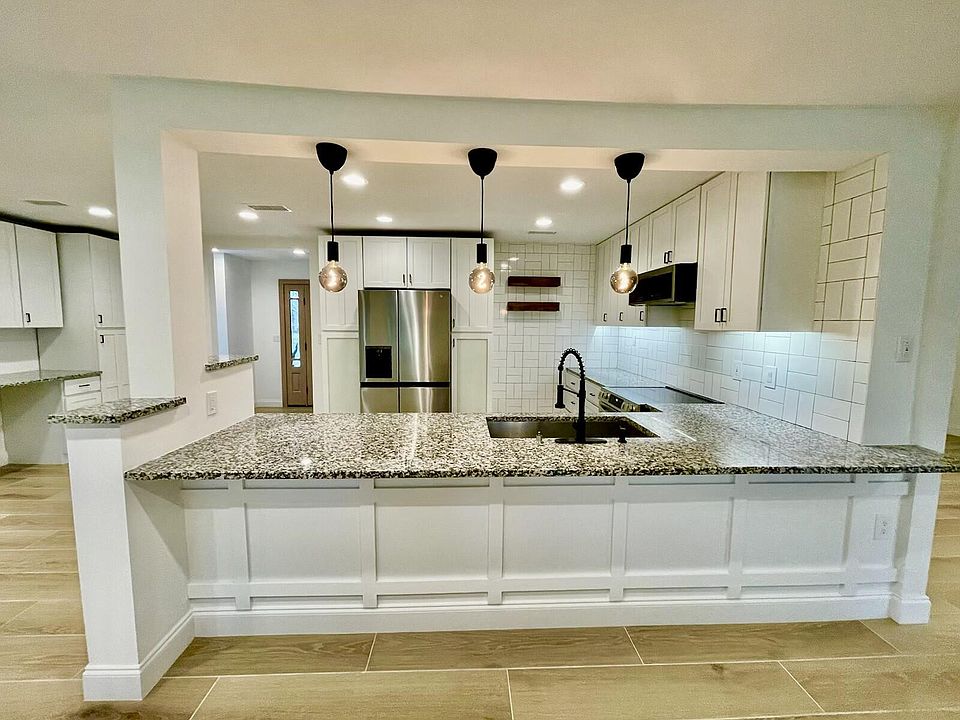 1st image of 1502 Royal Palm Dr