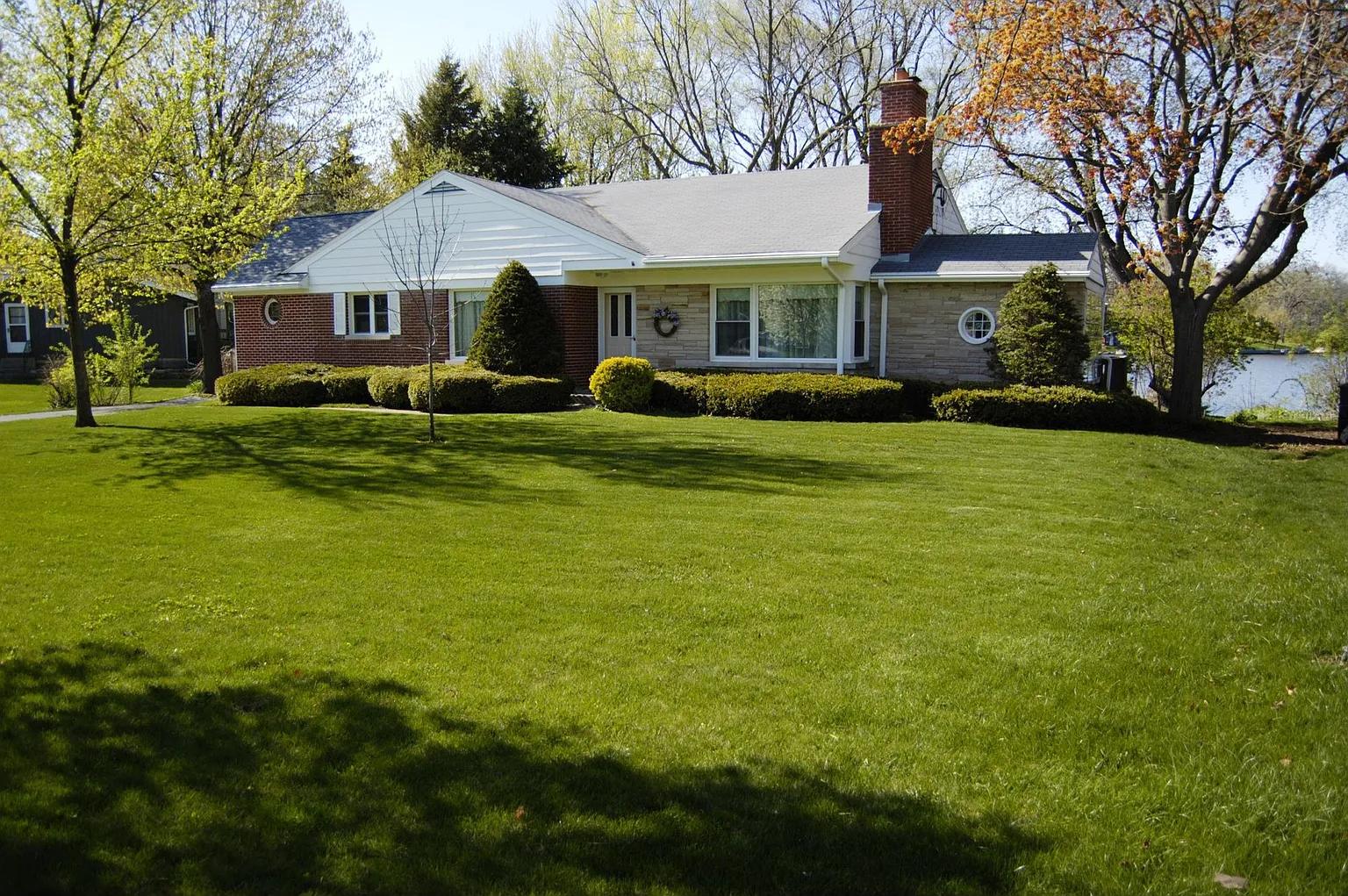 914 Lucerne Ct photo 1