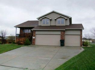 7320 Country Hill Cir, Lincoln, NE 68516