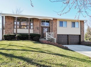 610 N Pinecrest Rd, Bolingbrook, IL 60440