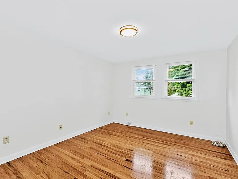 30 Commodore St #B — Photo 12