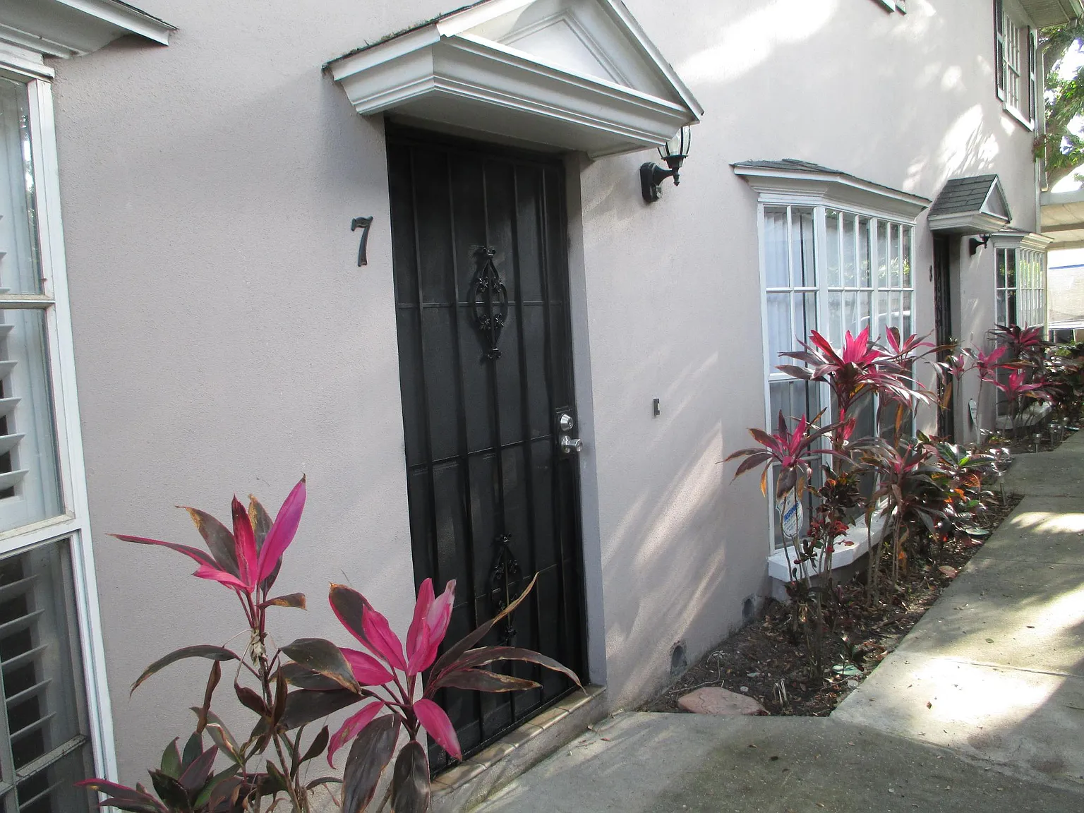 2 bed, 2.5 bath, 1400 sqft, $2,500 — Photo 2