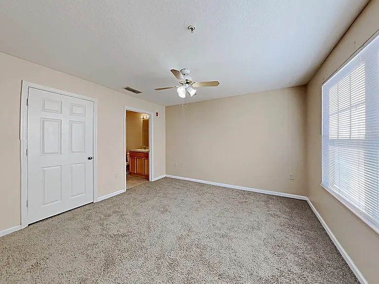 5800 Lake Pointe Village Cir #612 — Photo 6