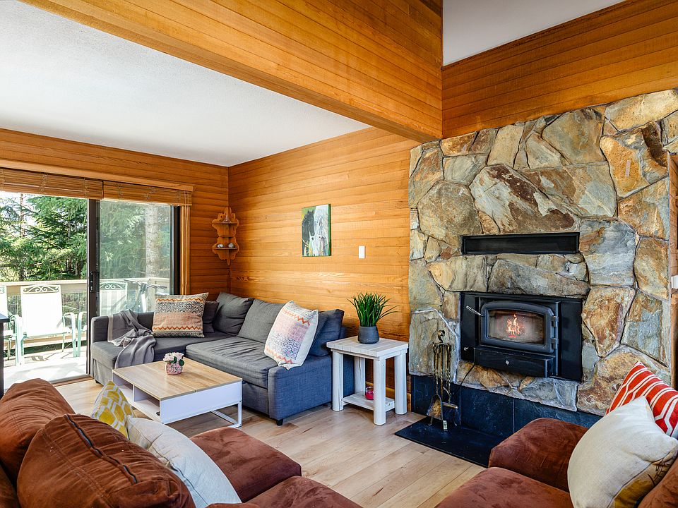 18 6125 Eagle Cr-3_10152025