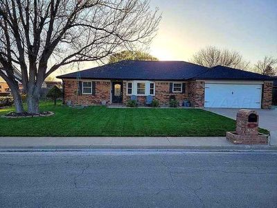1906 Texas St, Perryton, TX, 79070