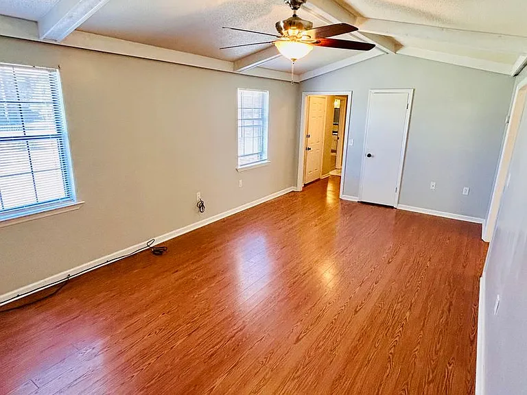 1020 Bacon Rd — Photo 5