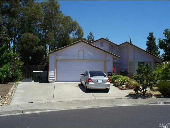342 Schooner Ct photo 1