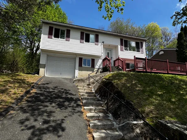 35 Fleetwood Dr, Danbury, CT 06810
