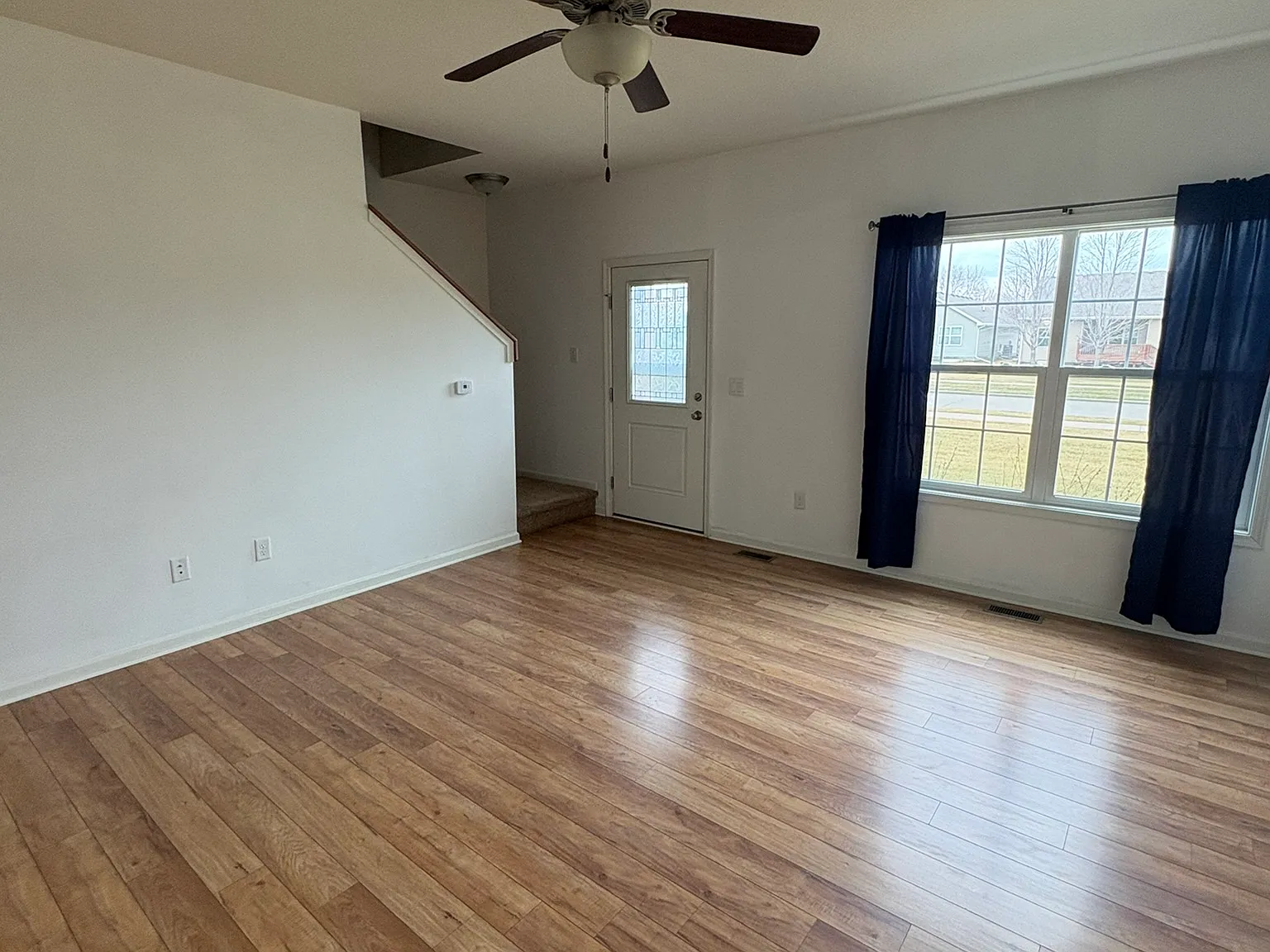 3 bed, 2.5 bath, 1520 sqft, $1,825 — Photo 2