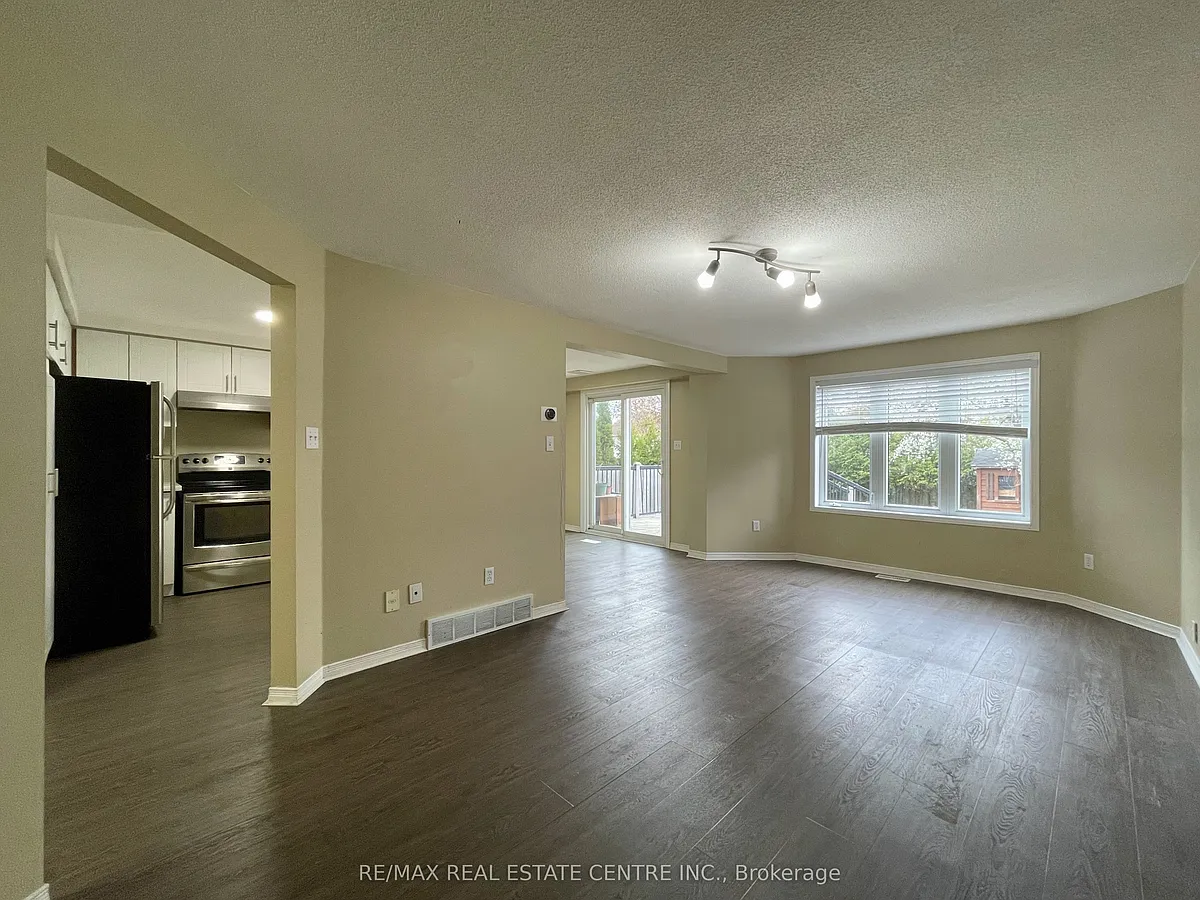 Building Photo - 220 Pastern Trl
