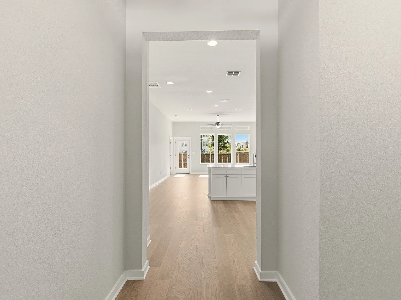 4 bed, 1945 sqft, $2,349 — Photo 3