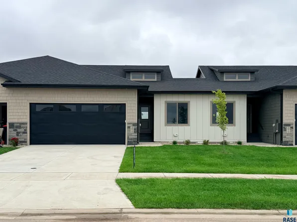 2810 E Hazelnut St, Brandon, SD 57005