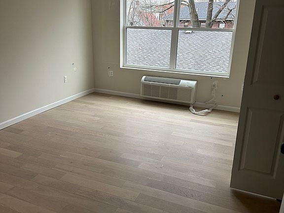 5th image of 54 Wall St #10944466