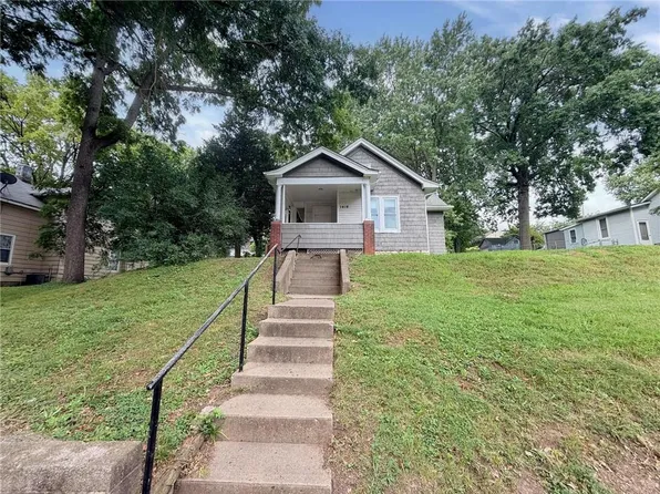 1418 6th Ave, Leavenworth, KS 66048