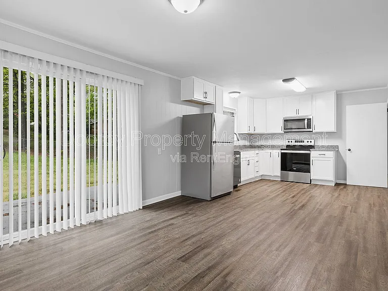1945 Barrett Dr — Photo 5