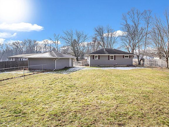 3rd image of 155 Norave Dr
