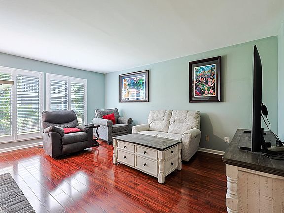 4th image of 304 75th Ave N #C