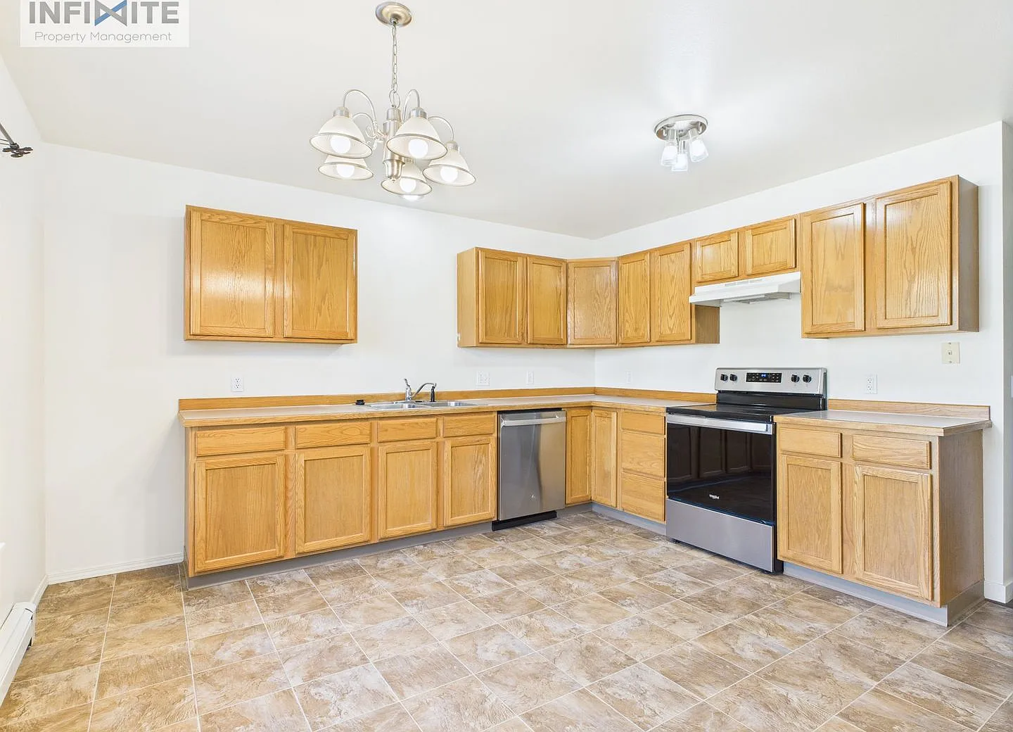 Great Three Bedroom Condo in Belgrade! — Photo 2
