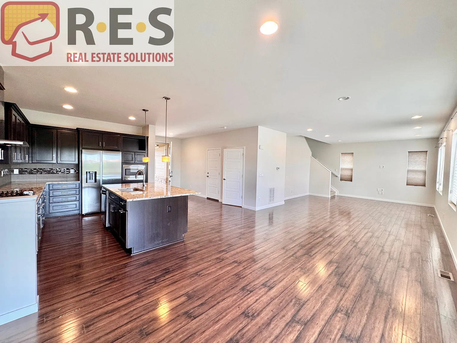 5 bed, 3500 sqft, $3,645 — Photo 4