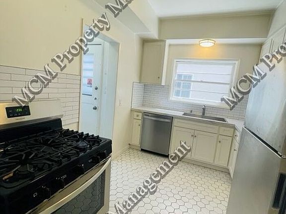 5th image of 336 N Sycamore Ave #336