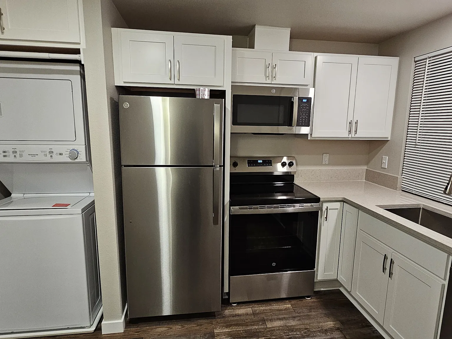 1126 Sleater Kinney Rd SE — Photo 3