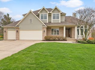 880 Bradford Hollow Dr NE, Grand Rapids, MI