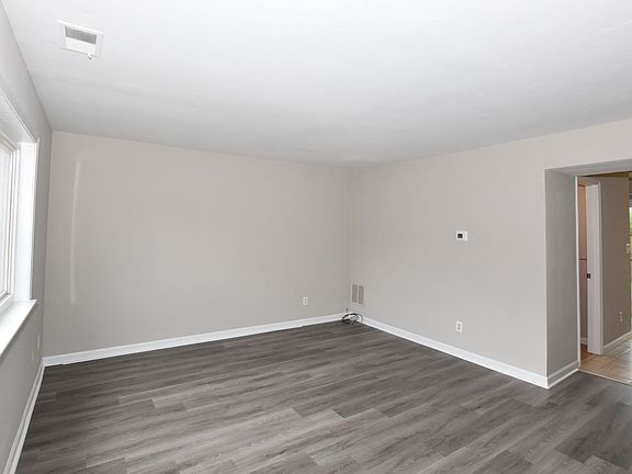 3rd image of 1284 Green Cedar Ln