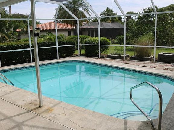 3rd image of 2209 Lakewood Dr