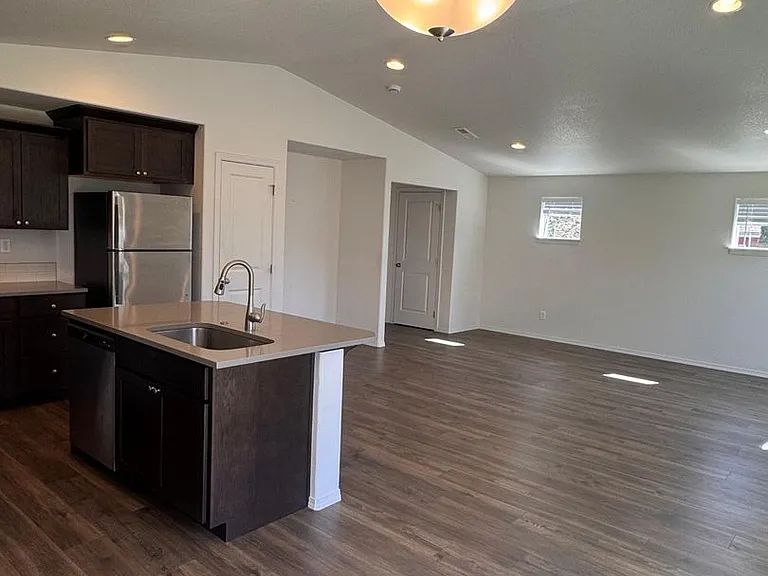 1642 Zoe Ave — Photo 5