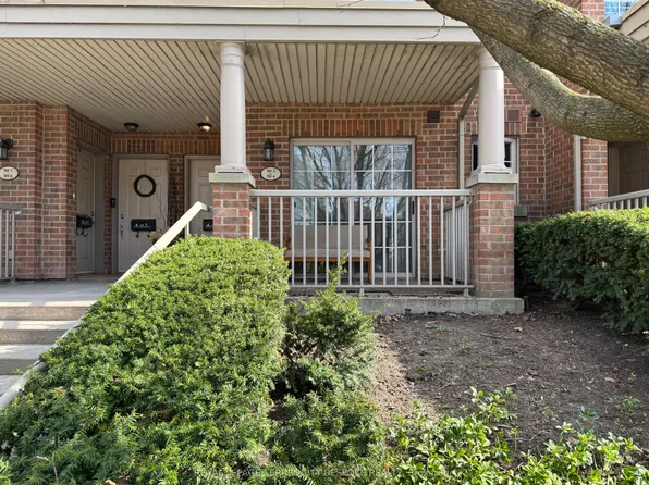 95 The Queensway #3, Toronto, ON M6S 5A7