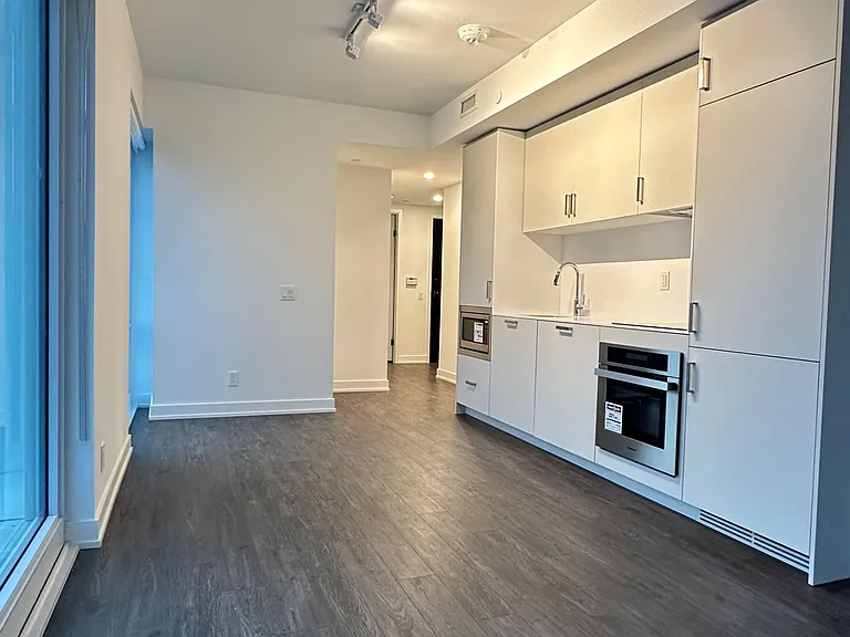 88 Queen St E #3910 — Photo 7