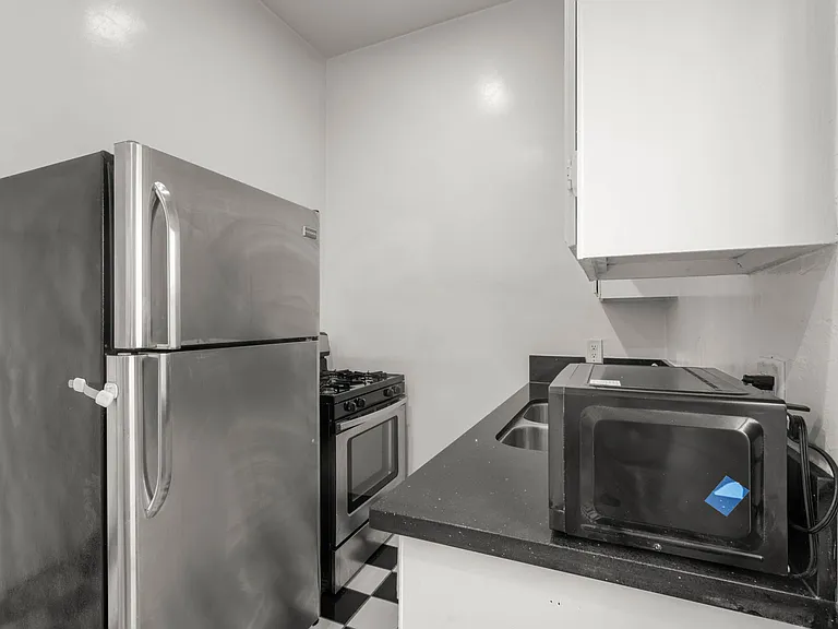 226 S Fuller Ave — Photo 9