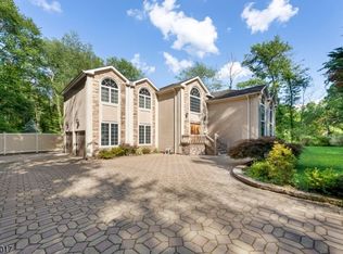 35 Waughaw Rd, Towaco, NJ 07082