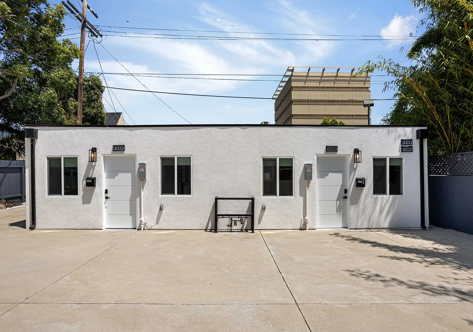 Beautifully Renovated Boutique Property in Prime Mid-City Los Angeles — Photo 2