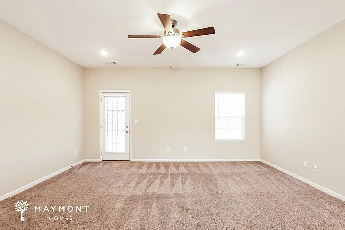 1374 Oak Ln — Photo 3
