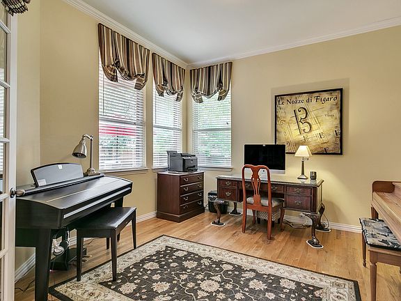 5th image of 1637 Thomas Ln