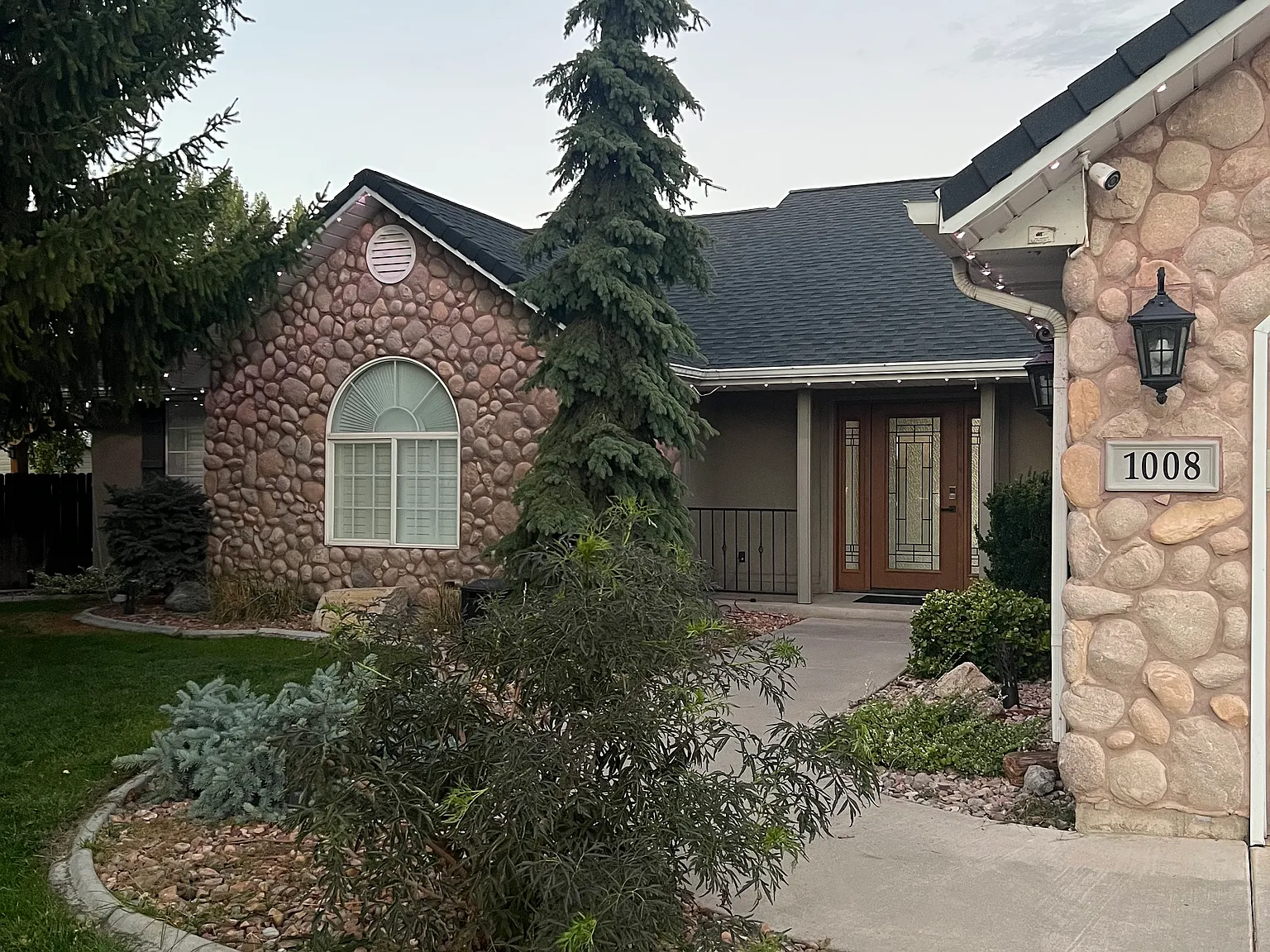 4 bed, 3.5 bath, 2408 sqft, $2,950 — Photo 2