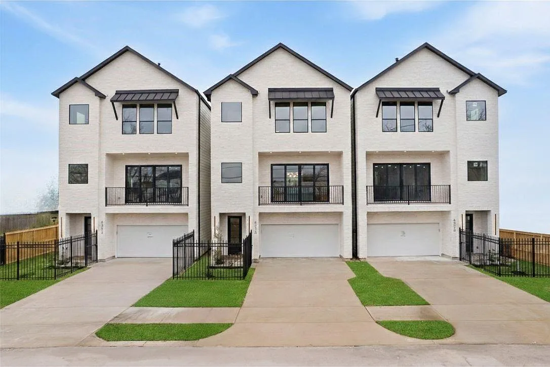 3 bed, 3.5 bath, 2401 sqft, $2,995 — Photo 4