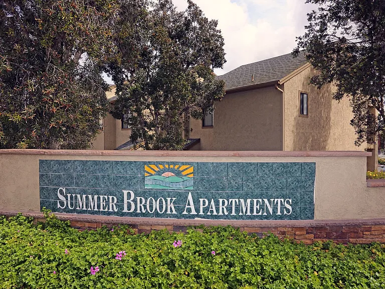 Summer Brook Apartments — Photo 32