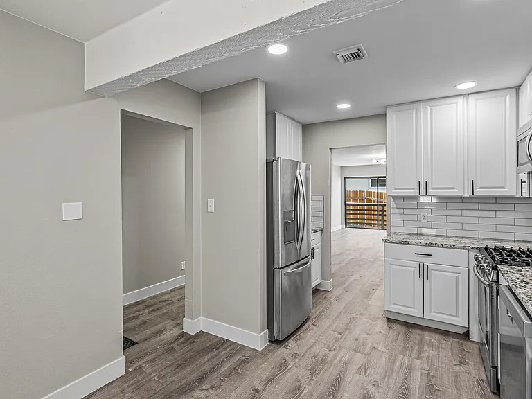 3125 W Center Ave — Photo 10