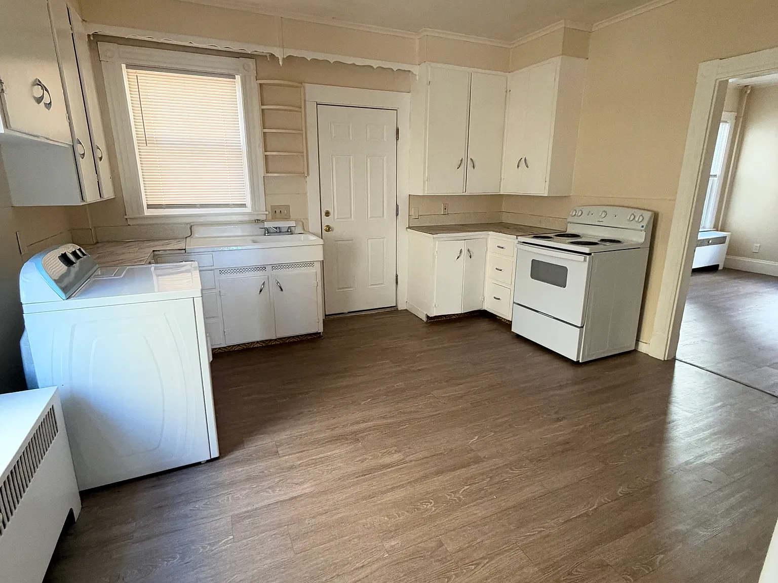 3 bed, 1150 sqft, $1,700 — Photo 2