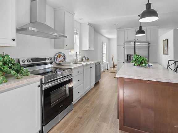 3rd image of 1908 King St