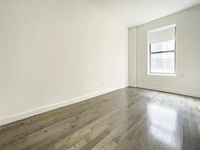 261 W 21st St #9 — Photo 10