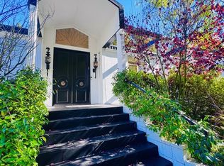 936 Chantilly Rd, Los Angeles, CA 90077