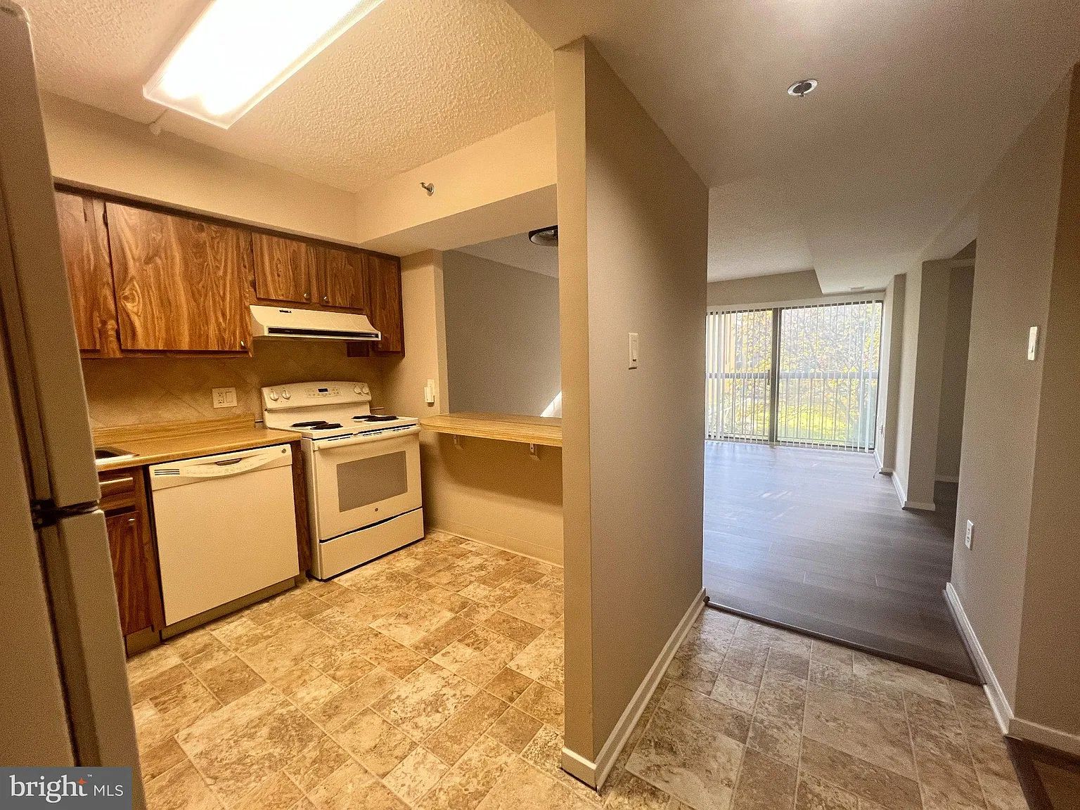 1 bed, 1.5 bath, 803 sqft, $1,950 — Photo 3