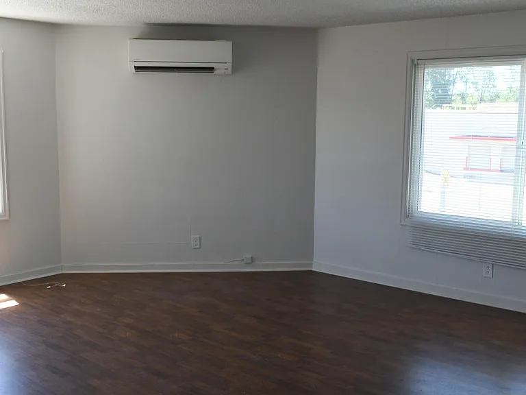 70 SW Chehalis Ave #1 — Photo 2
