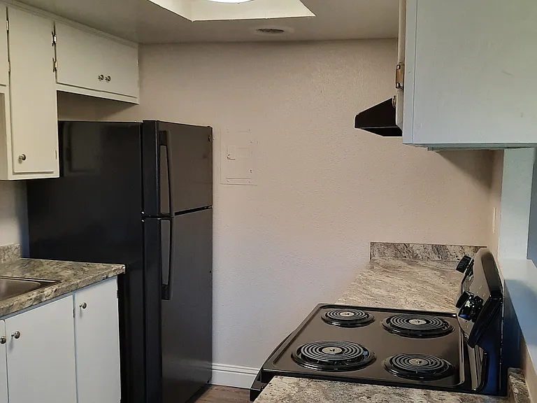 WESTSIDE VILLAGE APARTMENTS — Photo 10