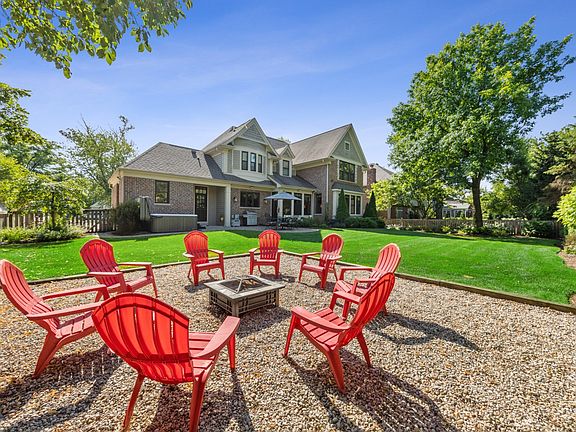 Stunning Backyard Oasis w Patio, Fire Pit & Hot Tu