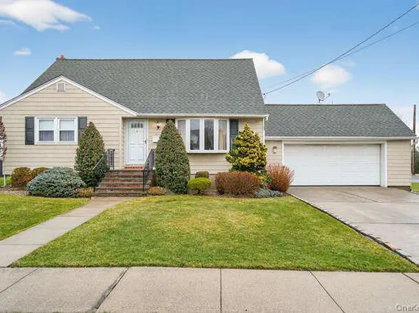 400 Foch Blvd, Mineola, NY 11501