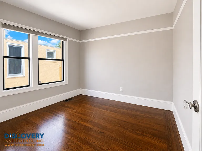 4517 Pleasant Valley Ct N — Photo 26